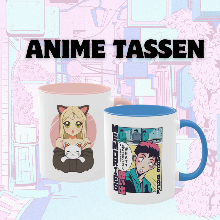 Zwei Anime-Tassen: links eine mit einer Anime-Figur mit Katzenohren und Katze, rechts eine mit einem farbenfrohen Manga-Design und dem Text "Memories Are Back". Hintergrund: pastellfarbene Anime-Stadtillustration.