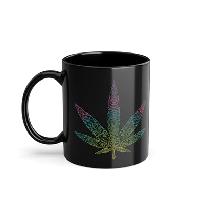 Schwarze Tasse mit bunt gemustertem Cannabis-Blatt - Für stilvolle Kräuterfans