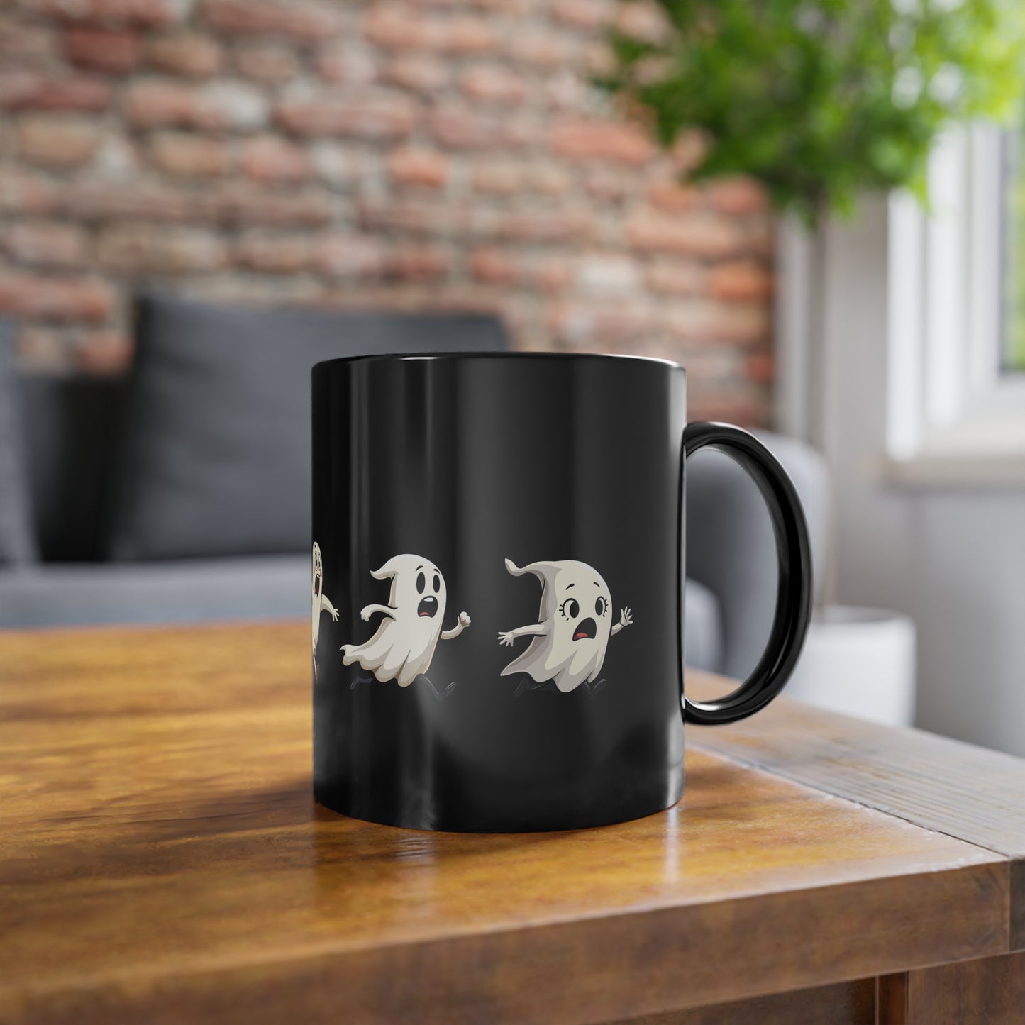 Schwarze Halloween Tasse mit Kürbis-Geistern & Retro-Flair
