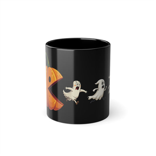 Schwarze Halloween Tasse mit Kürbis-Geistern & Retro-Flair