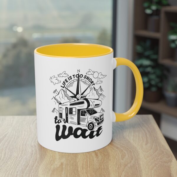 Geschenk für Camper: Die Abenteuer Camping Tasse - "Life is too short to wait"