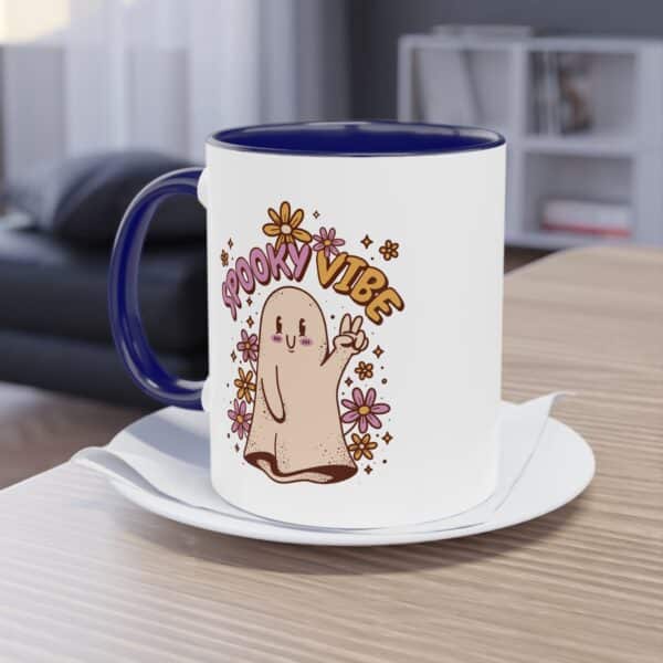 Spooky Vibe Tasse – Süßes Geister-Design für die perfekte Herbststimmung