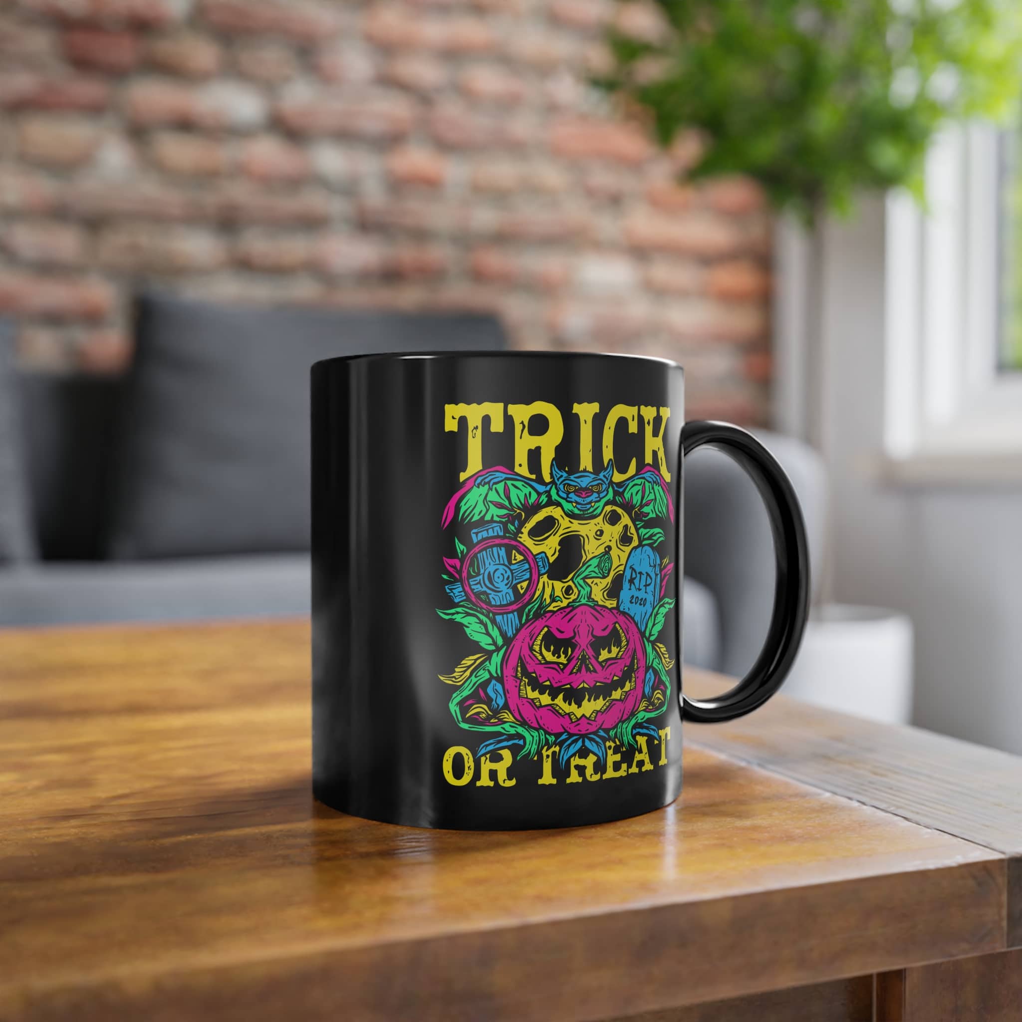 Trick or Treat Tasse – Farbenfrohes Halloween Design auf schwarzer Tasse